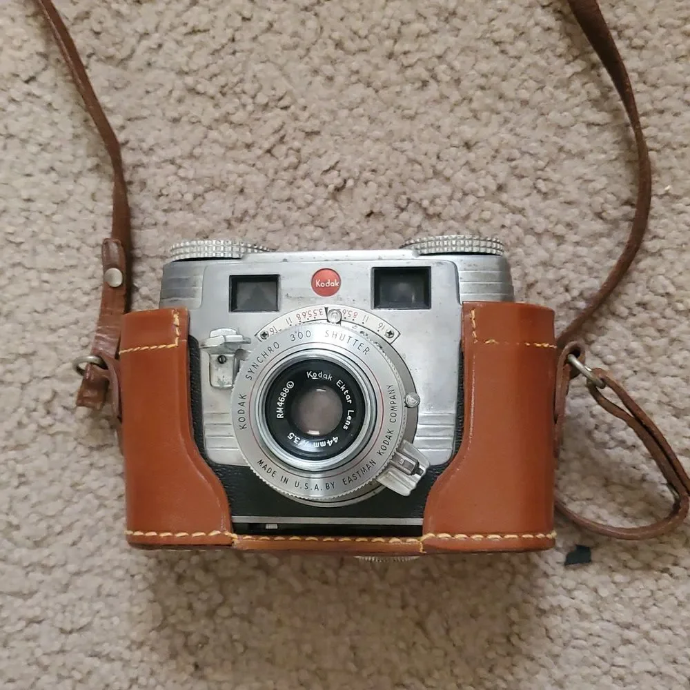 Vintage Kodak Signet 35 Camera w/ Leather Case